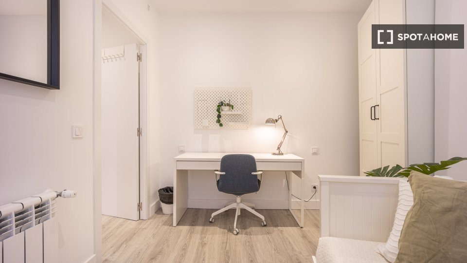 Double room Madrid, 2 beds, 60m² — photo 11