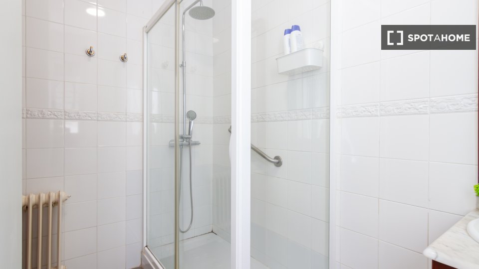 Double room Madrid, 6 beds — photo 46