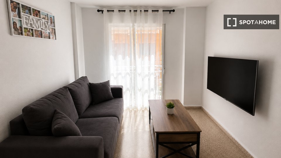 Apartment Alicante, 3 beds, 70m² — photo 1
