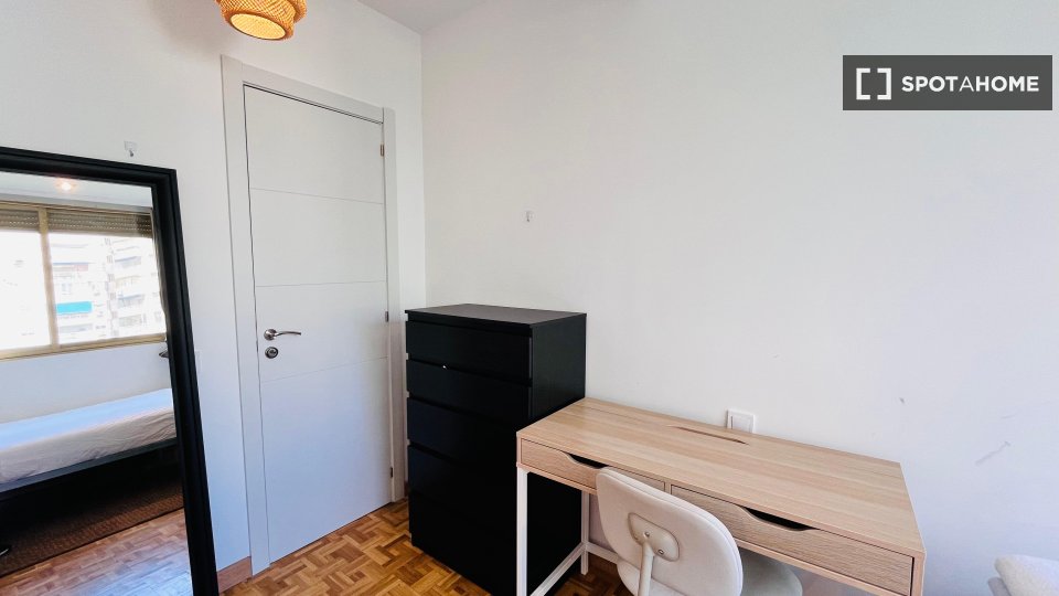 Double room Madrid, 5 beds — photo 26