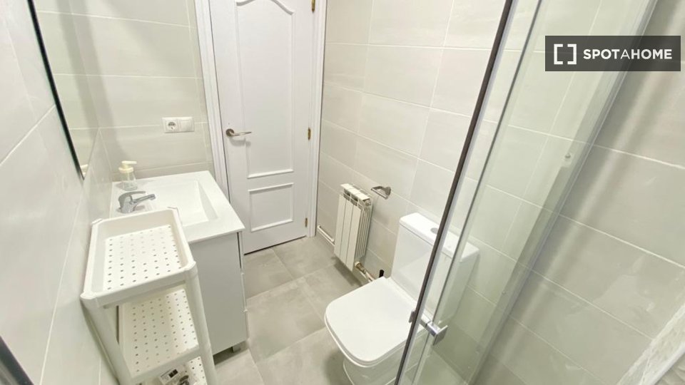 Double room Madrid, 4 beds — photo 13