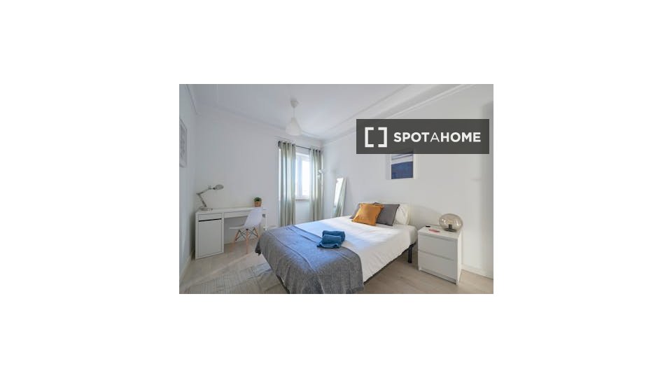 Double room Lisbon, 4 beds — photo 12