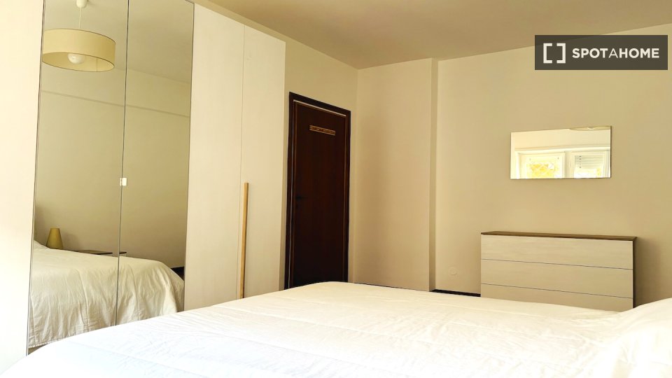 Double room Rome, 3 beds — photo 19