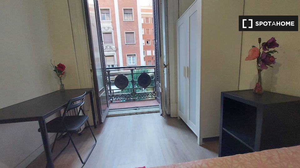 Double room Madrid, 8 beds, 170m² — photo 9