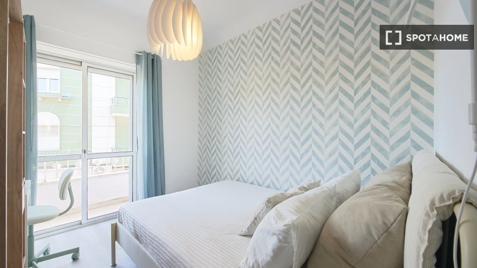 Double room Lisbon, 4 beds — photo 11