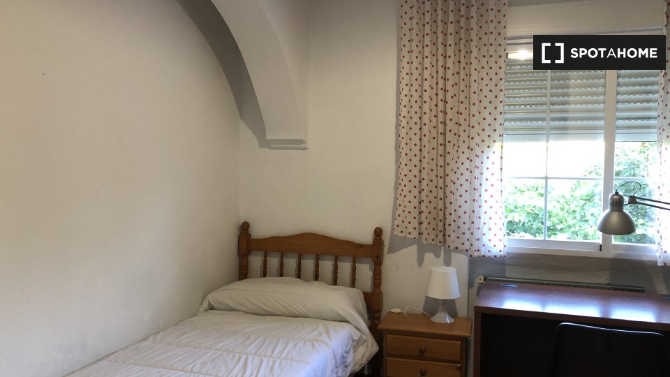 Double room Madrid, 11 beds, 300m² — photo 1
