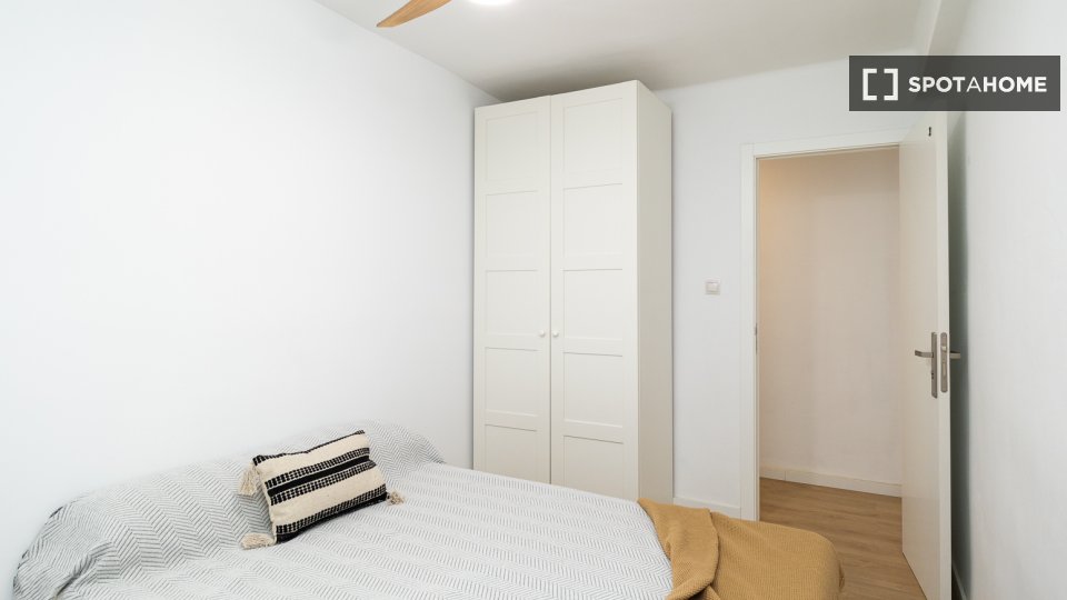 Double room Valencia, 5 beds, 90m² — photo 12
