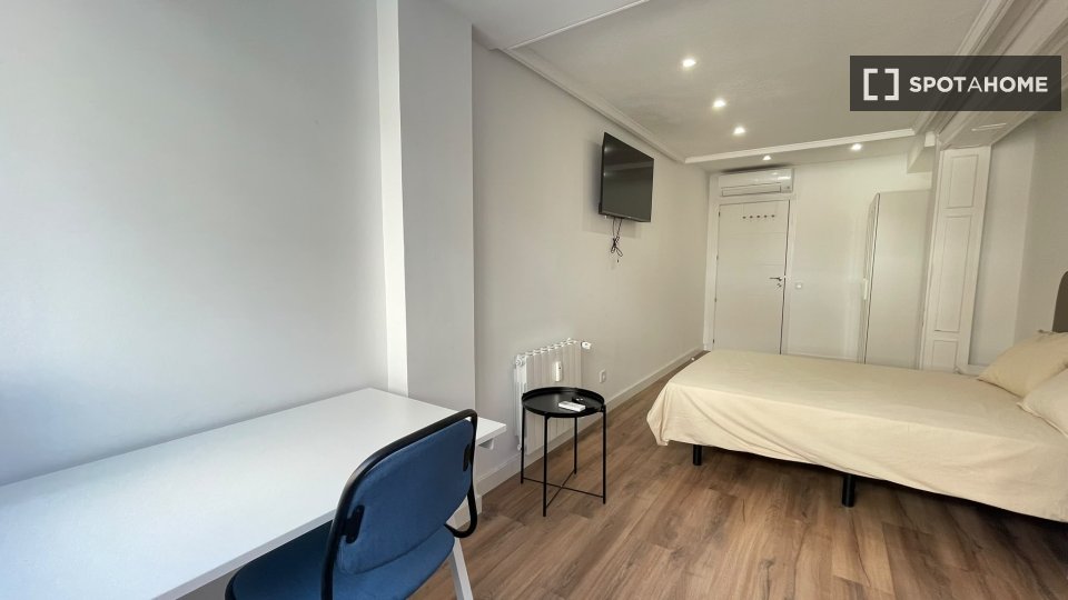 Double room Madrid, 6 beds — photo 6