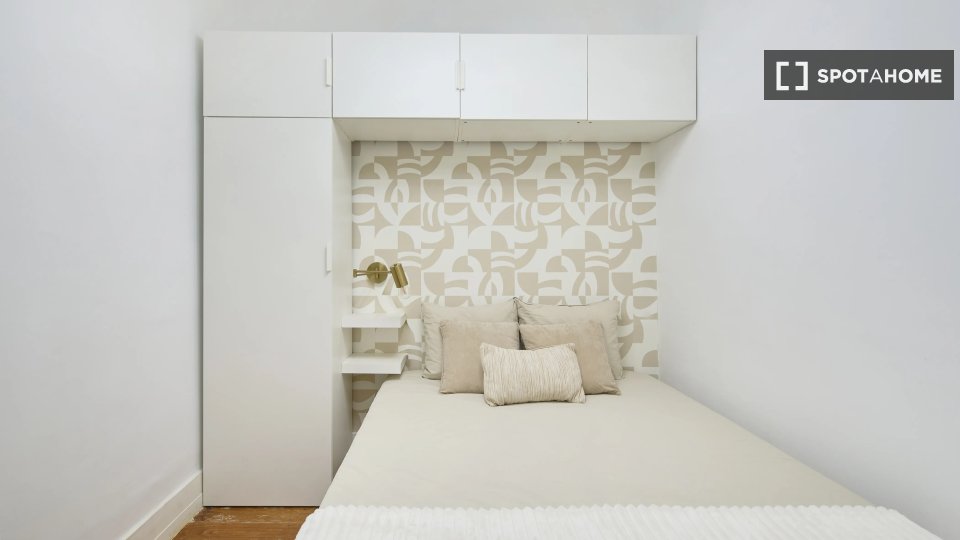 Double room Lisbon, 6 beds — photo 11