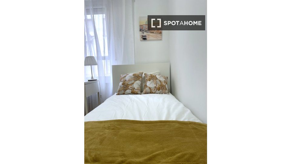 Double room Madrid, 4 beds, 100m² — photo 2
