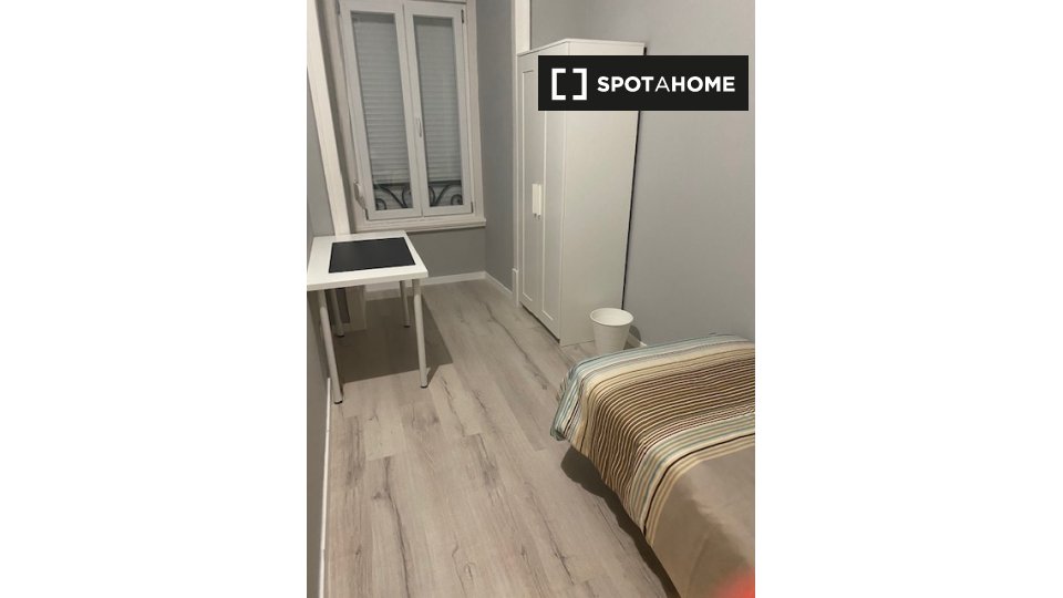 Double room Lisbon, 5 beds, 85m² — photo 18