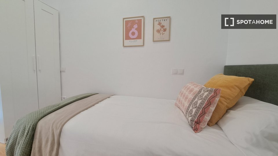 Double room Madrid, 14 beds, 200m² — photo 1