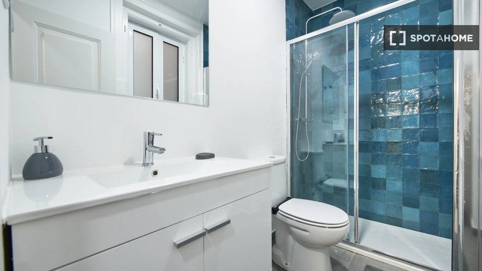 Double room Lisbon, 7 beds — photo 17