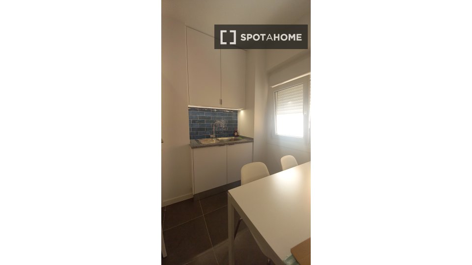 Double room Lisbon, 5 beds, 130m² — photo 17