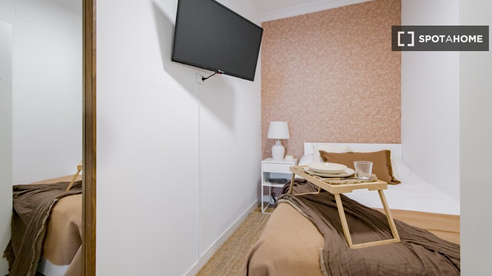 Double room Madrid, 11 beds, 250m² — photo 15