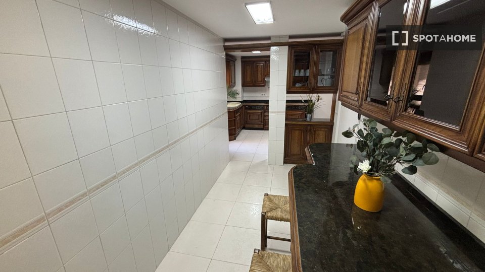 Double room Madrid, 9 beds, 200m² — photo 16