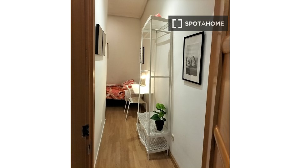 Double room Madrid, 7 beds, 90m² — photo 2