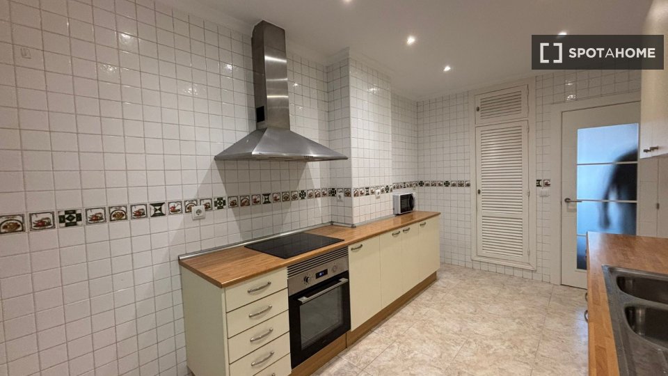 Double room Madrid, 7 beds, 180m² — photo 8