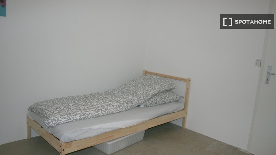 Double room Berlin, 4 beds, 81m² — photo 15