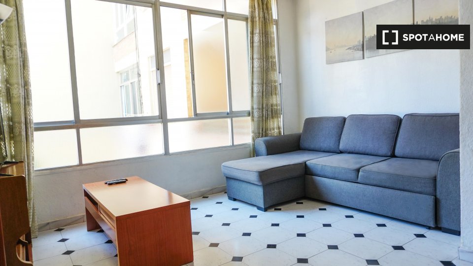 Apartment Barcelona, 3 beds, 75m² — photo 1