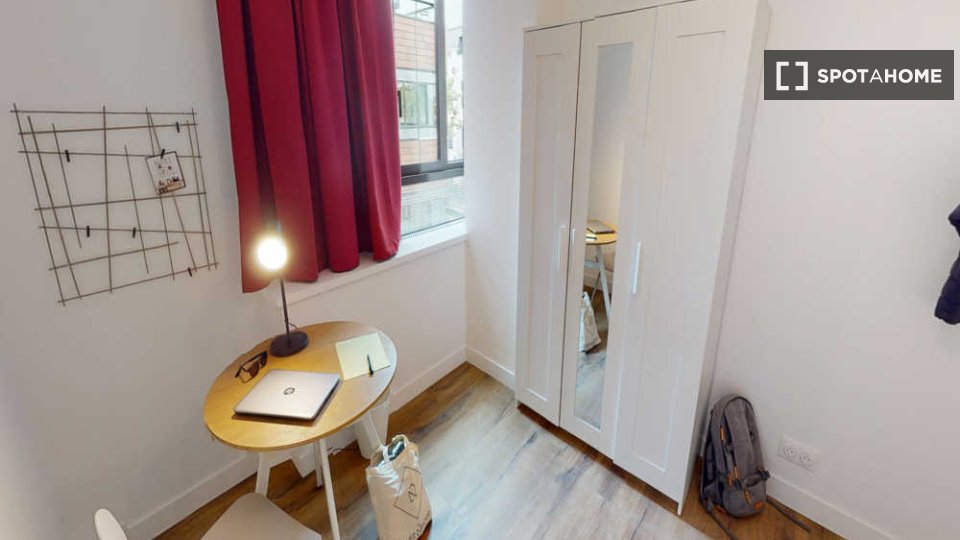 Double room Paris, 11 beds, 190m² — photo 2