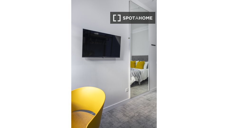 Double room Madrid, 10 beds, 162m² — photo 8