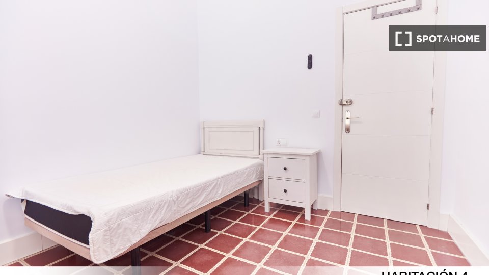 Double room Seville, 5 beds — photo 54