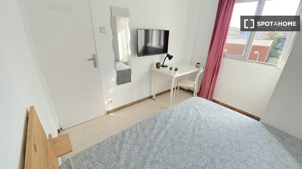 Habitación en piso compartido en alquiler en Villegas, Sevilla.