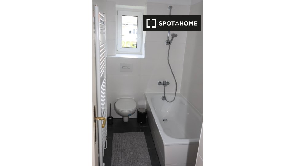 Double room Berlin, 3 beds, 61m² — photo 18
