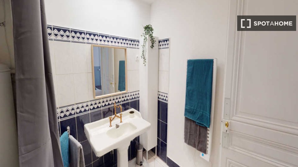 Double room Lyon, 4 beds, 110m² — photo 3