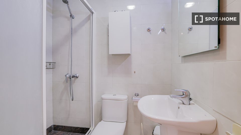 Double room Barcelona, 17 beds, 550m² — photo 12