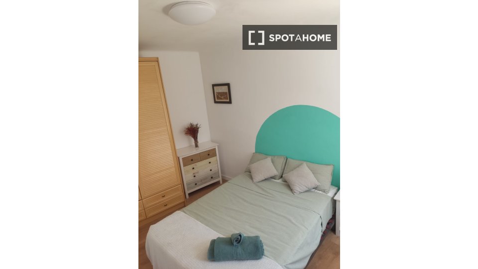 Double room Barcelona, 3 beds — photo 10