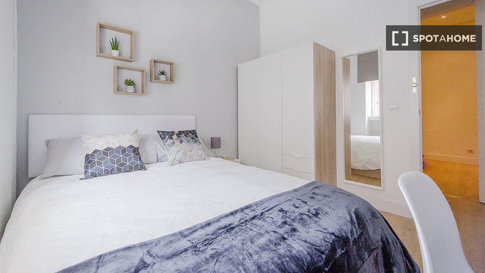 Double room Madrid, 8 beds, 200m² — photo 15