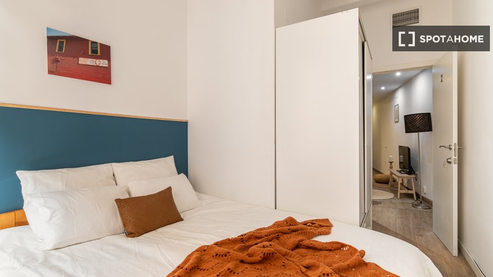 Double room Barcelona, 5 beds, 90m² — photo 12