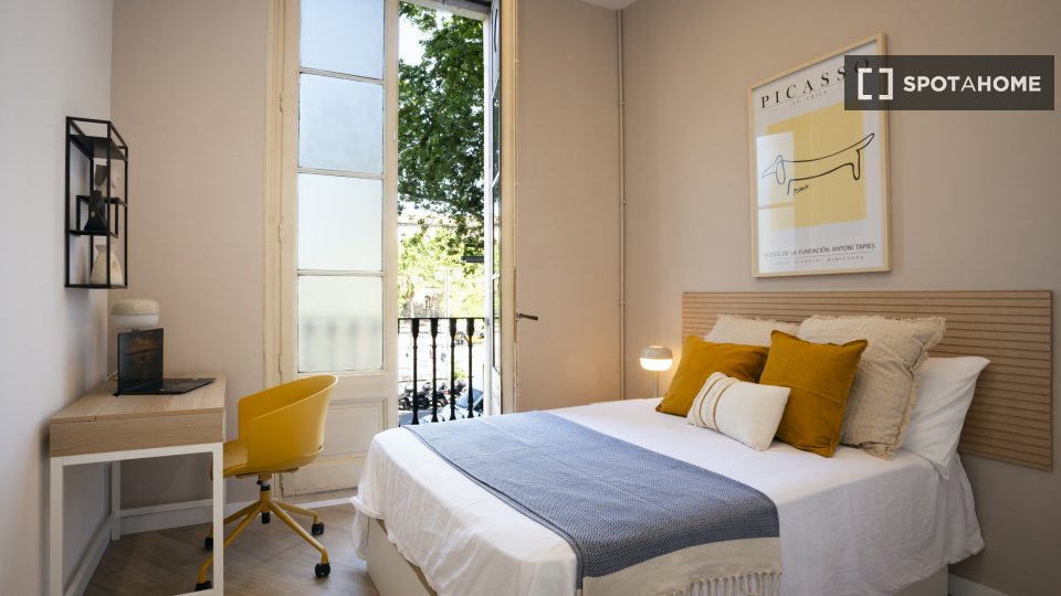 Double room Barcelona, 10 beds, 210m² — photo 2