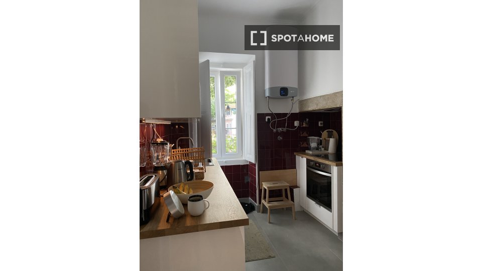 Double room Lisbon, 3 beds, 100m² — photo 3