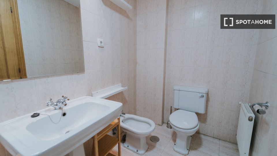 Double room Madrid, 4 beds — photo 17