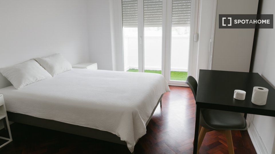 Double room Lisbon, 4 beds — photo 46