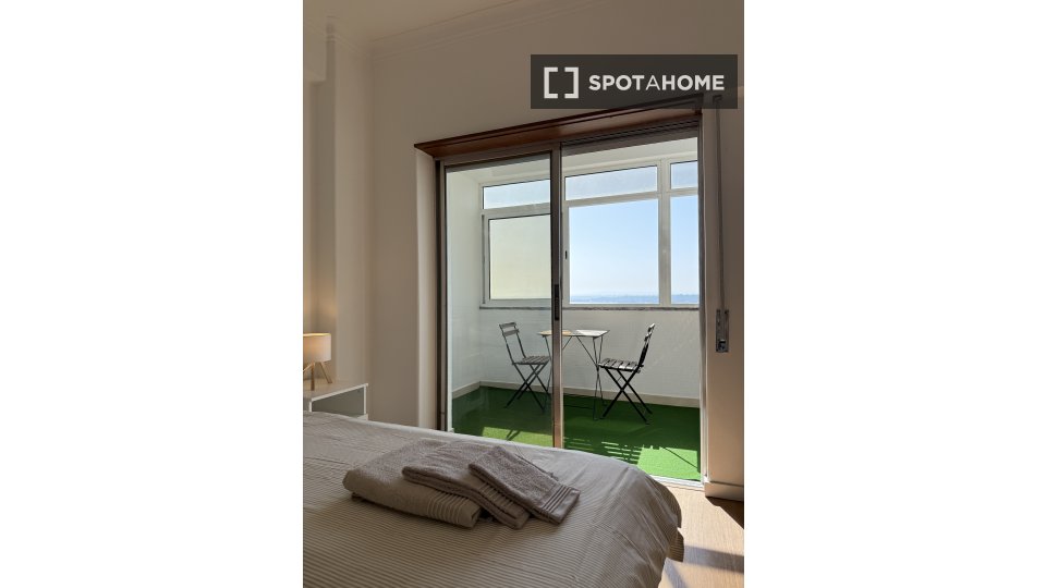 Double room Lisbon, 4 beds, 124m² — photo 3