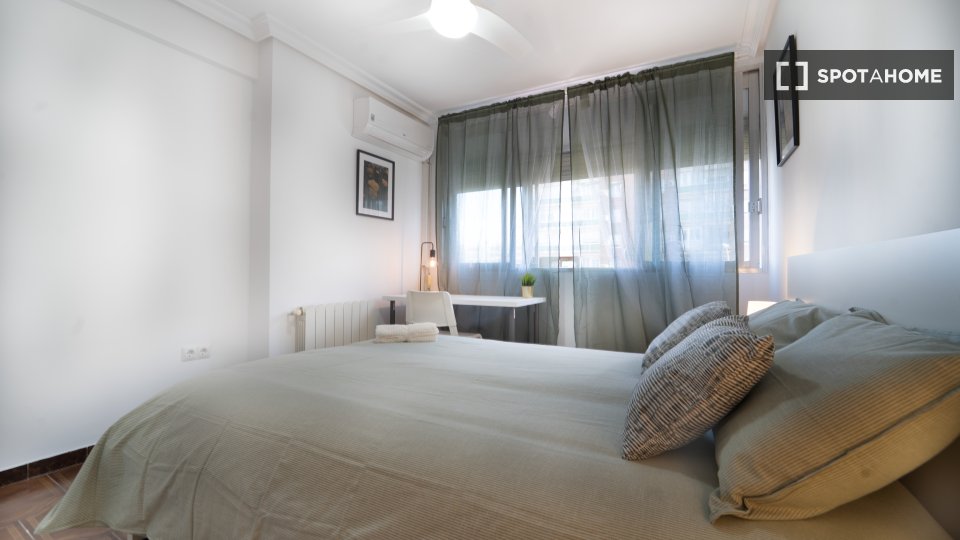 Double room Madrid, 4 beds — photo 8