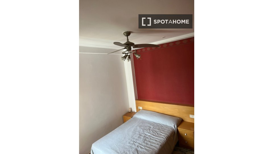 Double room Barcelona, 3 beds, 79m² — photo 27