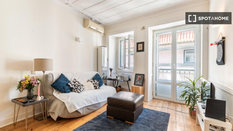 Apartment Lisbon, 3 beds, 77m² — photo 1