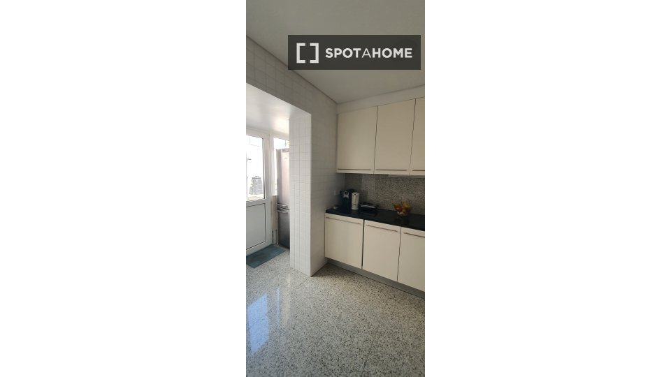 Double room Lisbon, 3 beds, 75m² — photo 22