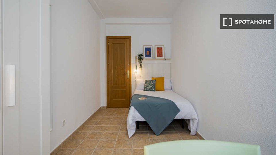 Double room Madrid, 25 beds — photo 41