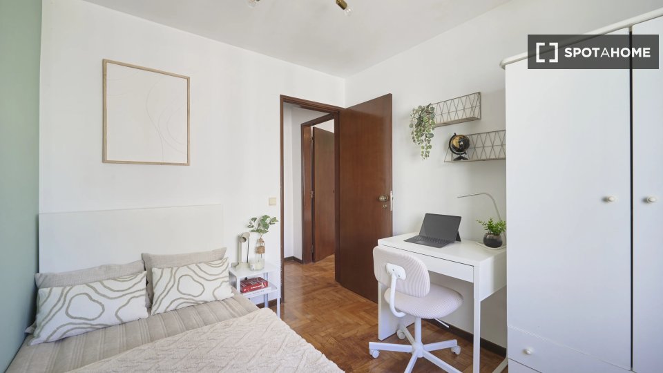Double room Lisbon, 5 beds — photo 4
