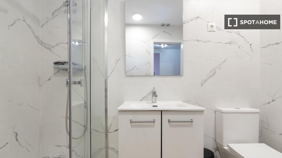 Double room Madrid, 5 beds — photo 17