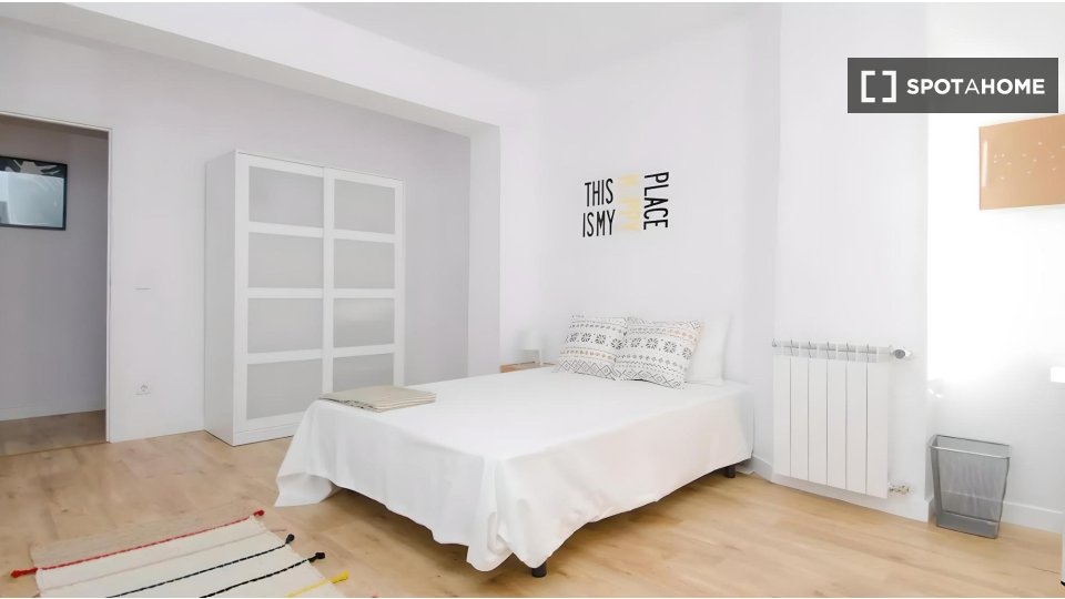 Double room Madrid, 6 beds — photo 42