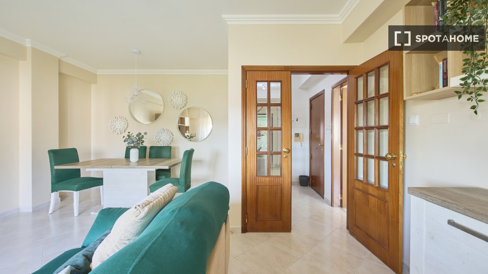 Apartment Lisbon, 2 beds, 90m² — photo 16