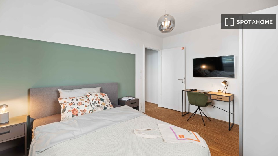 Double room Munich, 4 beds, 97m² — photo 18