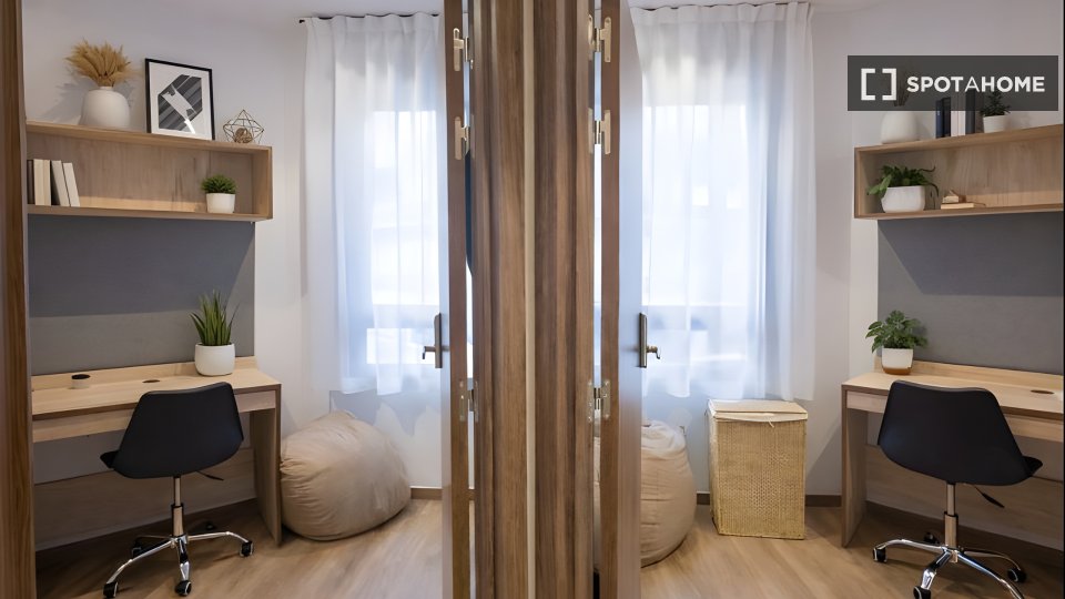 Double room Madrid, 2 beds — photo 12
